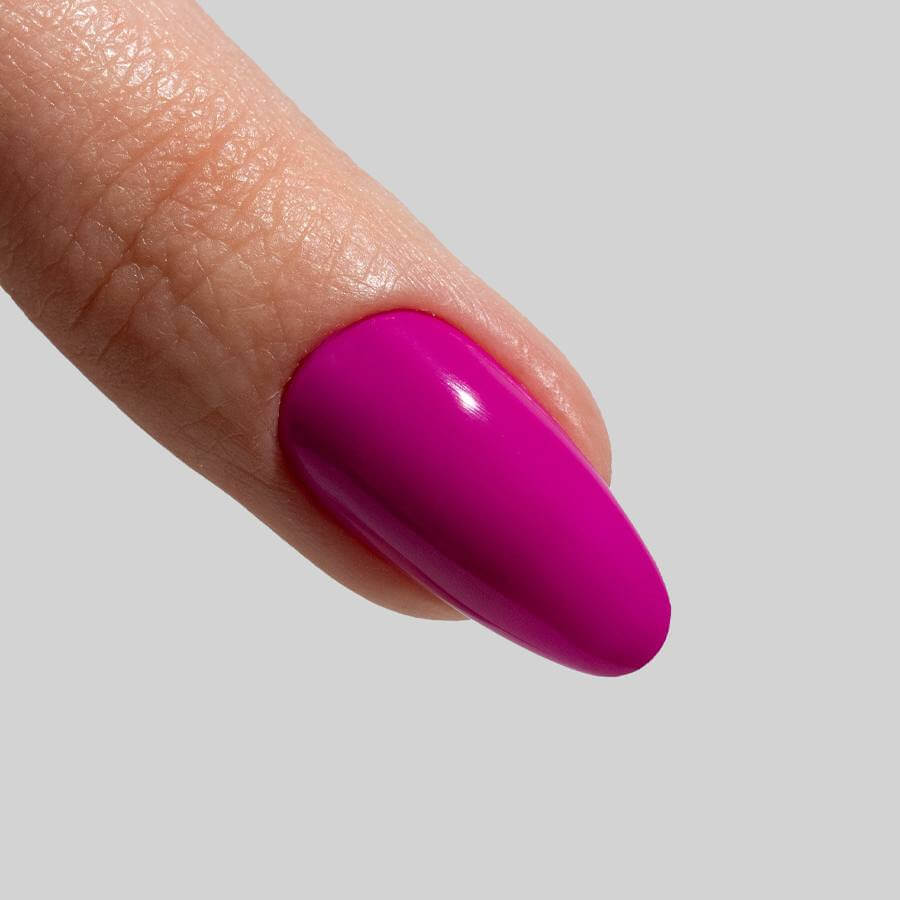 Esmalte-Semipermanente-039-Rio-Violeta-2-musa-nails Gel semipermanente VIOLETA de la colección Rio, HEMA & DI-HEMA FREE, con color intenso y alta durabilidad.