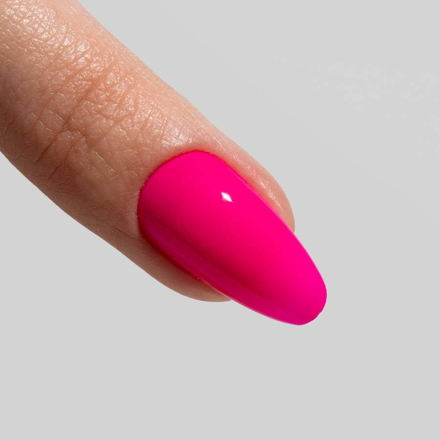 Esmalte-Semipermanente-040-Rio- Magenta-Flúor-2-musa-nails Esmalte semipermanente MAGENTA FLÚOR de la colección Rio, HEMA & DI-HEMA FREE, vibrante y de larga duración.