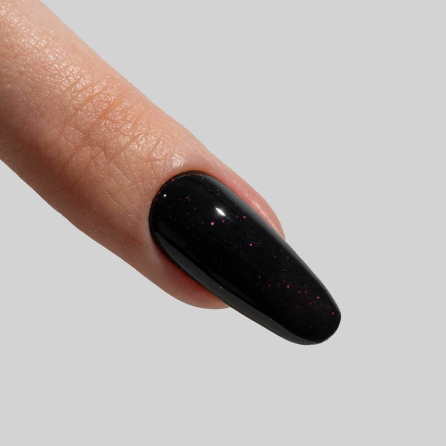 Esmalte-Semipermanente-050-Backstage-Rouge-Noir-2-Glitter-musa-nails Esmalte semipermanente ROUGE NOIR GLITTER de la colección Backstage, con glitter brillante y duración de hasta 4 semanas.