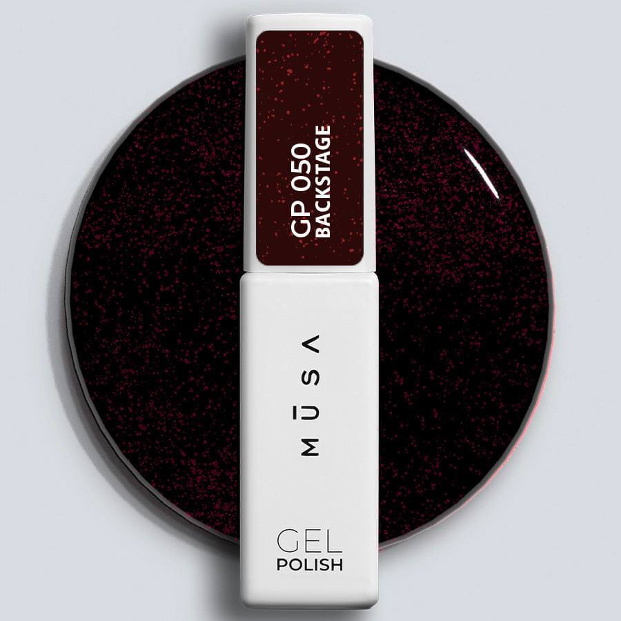 Esmalte semipermanente ROUGE NOIR GLITTER de la colección Backstage, con glitter brillante y duración de hasta 4 semanas.