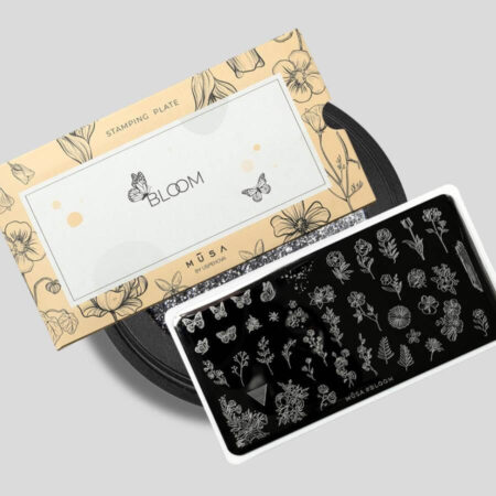 Placa Stamping Bloom de MŪSA NAILS SPAIN para nail art, ideal para diseños de flores y mariposas