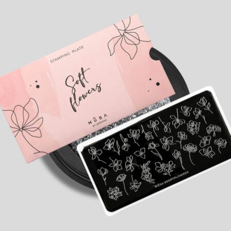 Placa Stamping Soft Flowers de MŪSA NAILS SPAIN con diseños florales delicados en líneas suaves