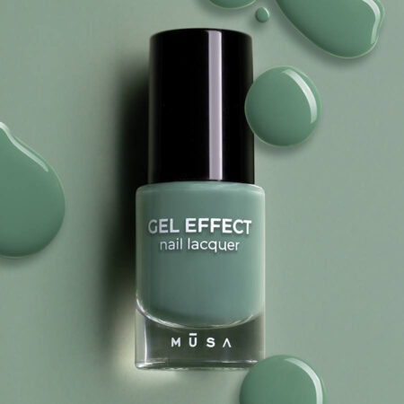 Esmalte Efecto Gel verde veronés, esmalte profesional en tono caqui claro con efecto gel, diseñado para una aplicación fácil y un acabado brillante sin necesidad de lámpara UV
