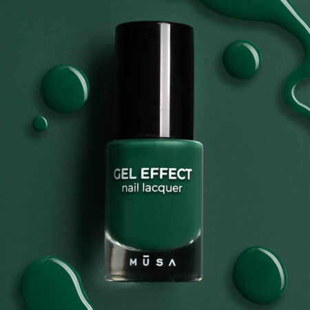 Esmalte Efecto Gel verde bosque, esmalte profesional en tono caqui claro con efecto gel, diseñado para una aplicación fácil y un acabado brillante sin necesidad de lámpara UV