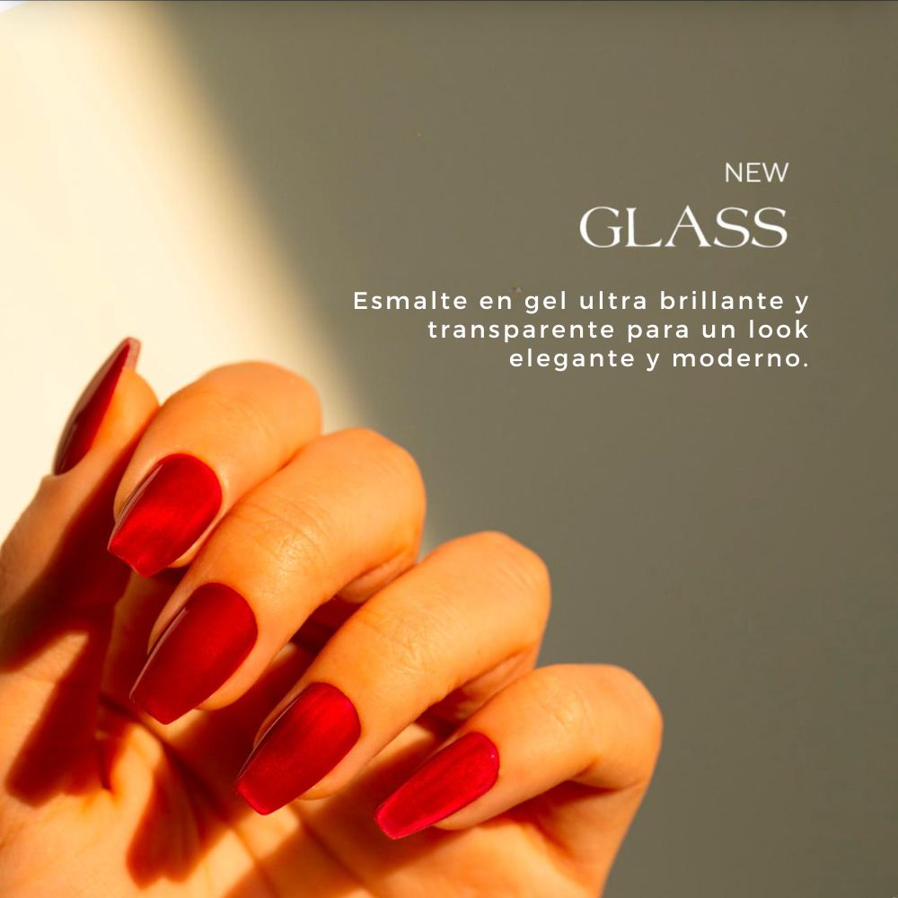 Esmalte vitral para uñas: cómo lograr el efecto vidriera