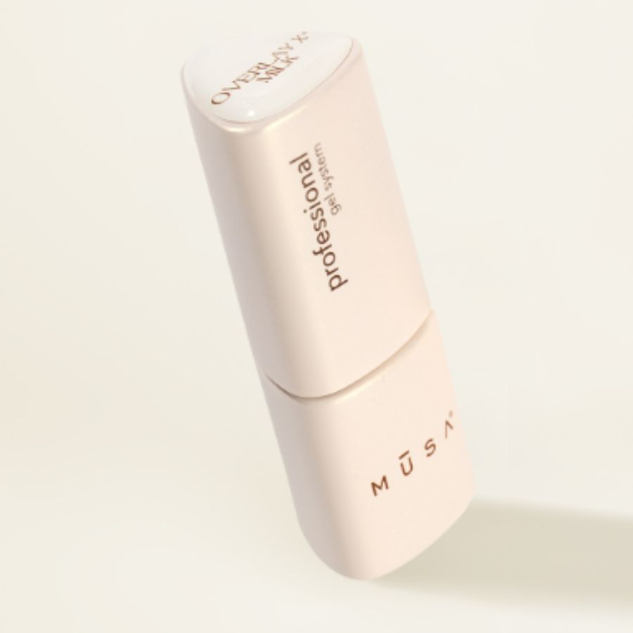 Base en gel de un elegante tono rosa natural, autonivelante y flexible, que se retira tanto con lima como con el método «soak off».