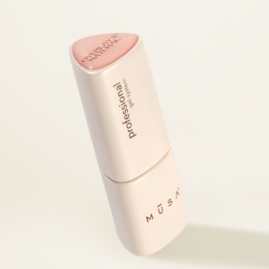 Base en gel de un elegante tono rosa natural, autonivelante y flexible, que se retira tanto con lima como con el método «soak off».