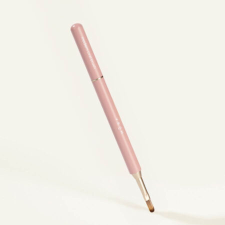 Double Brush Modern Oval Short Liner – Pincel profesional 2 en 1 con punta oval de 5 mm y liner de 7 mm.