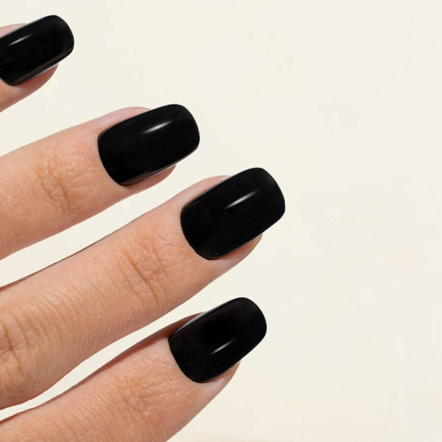 Esmalte semipermanente Pigmentix® Pure Noir 001 – Negro Intenso, ultra pigmentado y duradero