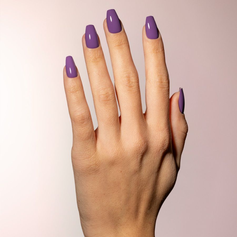 esmalte semipermanente violeta de larga duración