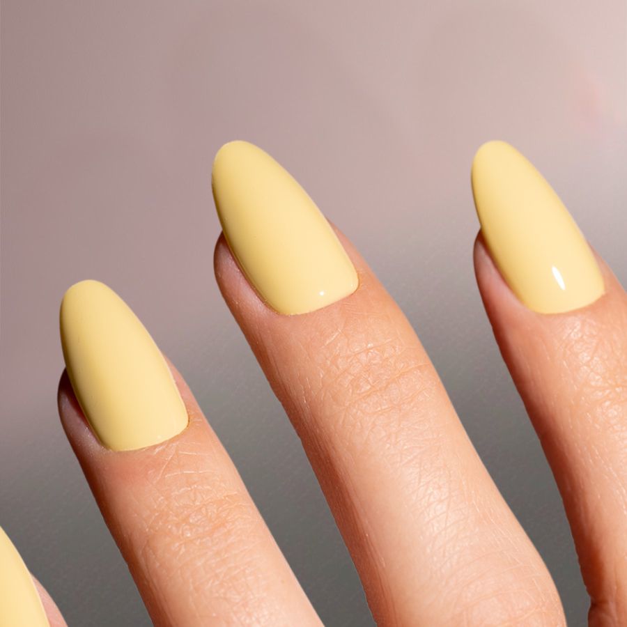 semipermanente amarillo mantequilla uñas suave