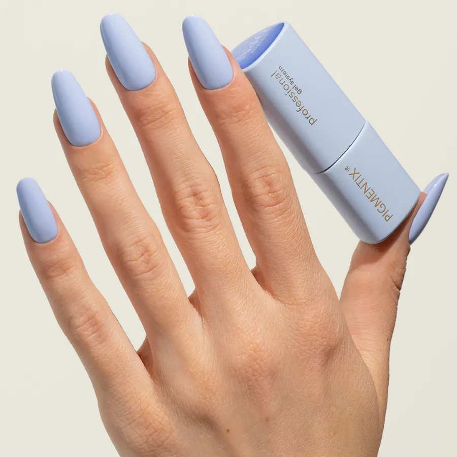 Pigmentix Cloud 46, esmalte semipermanente azul nube, aplicado en uña, Musa Nails