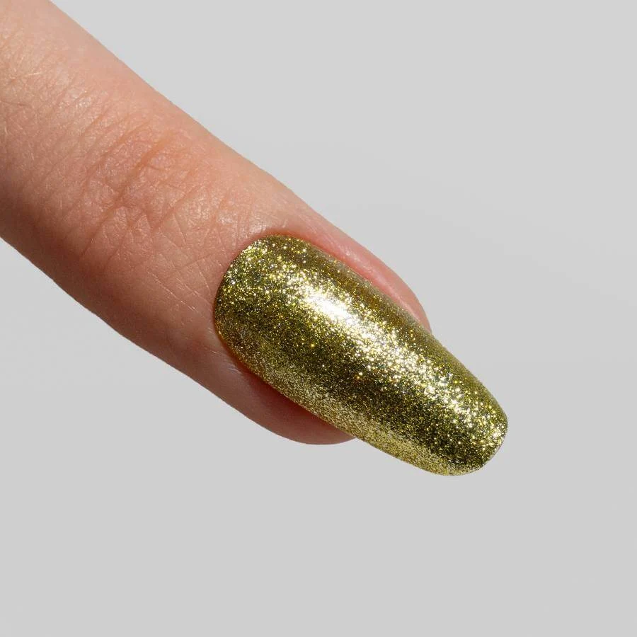 Esmalte Semipermanente Efecto Shine 003 - Microglitter Oro Suave con microbrillos dorados para un acabado brillante y luminoso.