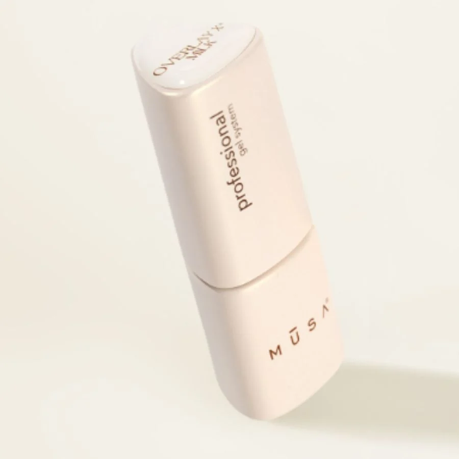 Base en gel de un elegante tono rosa natural, autonivelante y flexible, que se retira tanto con lima como con el método «soak off».