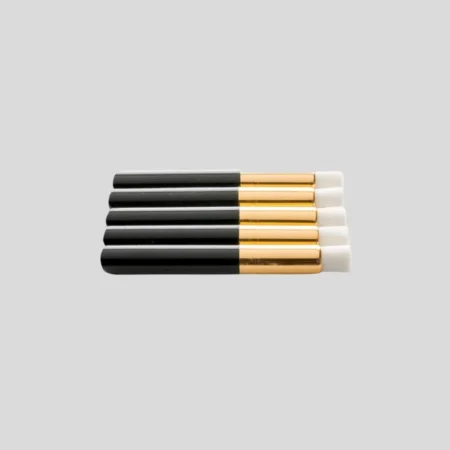 Set de 5 brochas limpiadoras para pestañas naturales y extensiones.