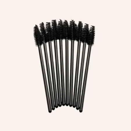 Gupillón negro ideal para peinar las pestañas.