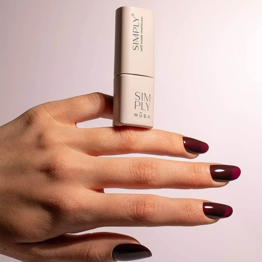 Gel semipermanente color sangría sin HEMA Simply Musa SP019 de 8 ml