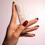 Gel semipermanente color burdeos sin HEMA Simply Musa SP020 de 8 ml