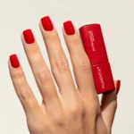 Manicura con esmalte semipermanente rojo cereza brillante Pigmentix® Cherry Bliss N08 – Musa Nails
