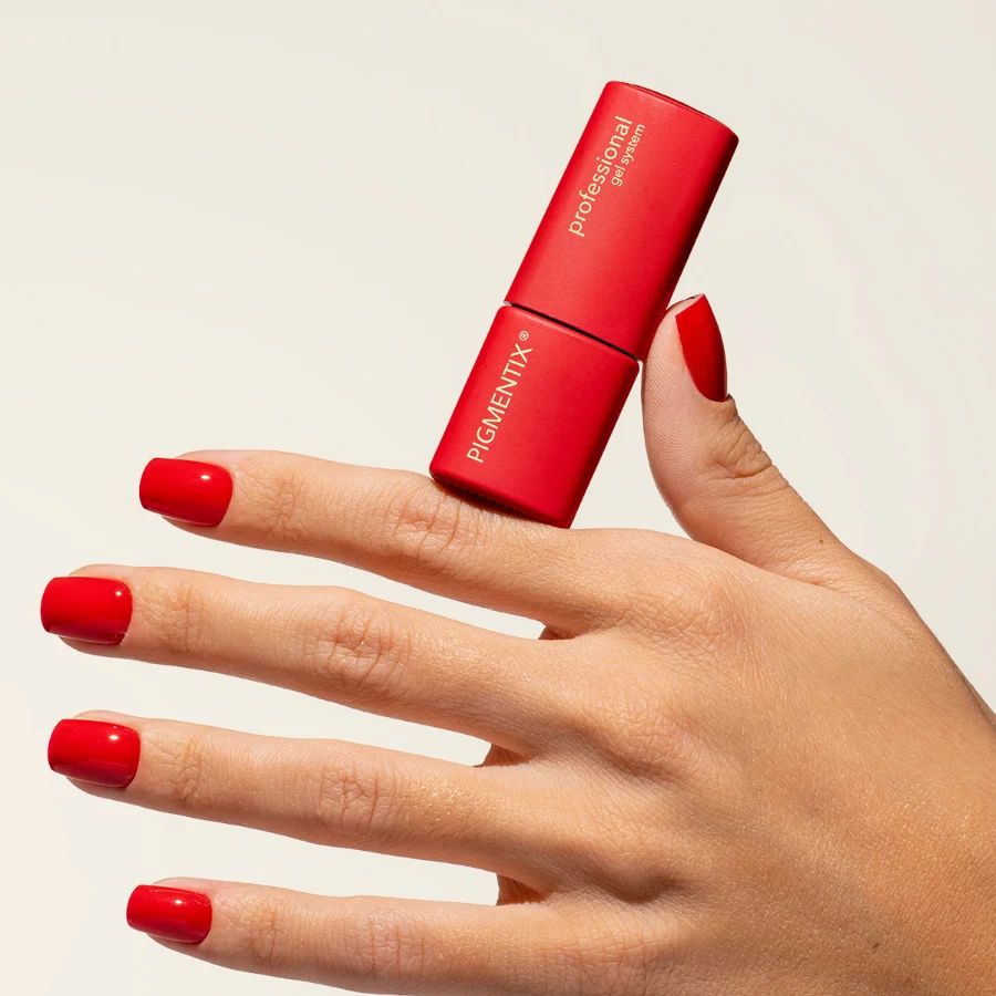 Manicura con esmalte semipermanente rojo fuego Pigmentix® Apple N10 – Musa Nails