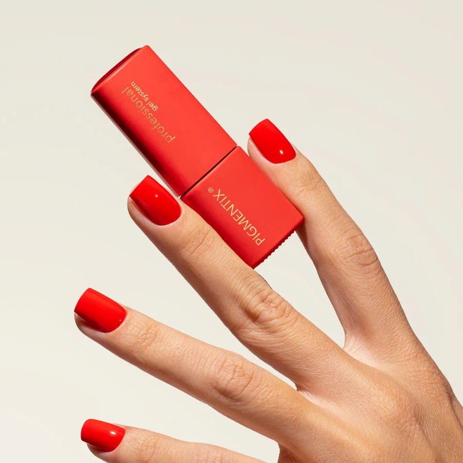 Manicura con esmalte semipermanente rojo tomate Pigmentix® Campari N12 – Musa Nails