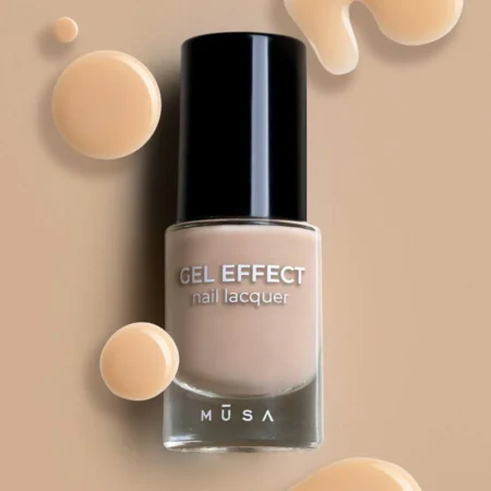 Esmalte Efecto Gel Caqui Claro, esmalte profesional en tono caqui claro con efecto gel, diseñado para una aplicación fácil y un acabado brillante sin necesidad de lámpara UV