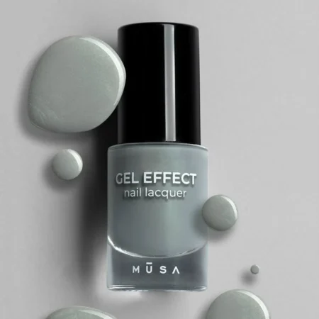 Esmalte Efecto Gel gris perla, esmalte profesional en tono caqui claro con efecto gel, diseñado para una aplicación fácil y un acabado brillante sin necesidad de lámpara UV