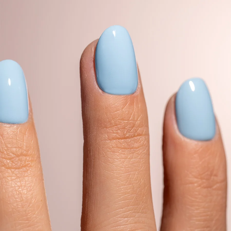 Gel semipermanente soak off celeste Simply MUSA SP041 aplicado en uñas, Musa Nails