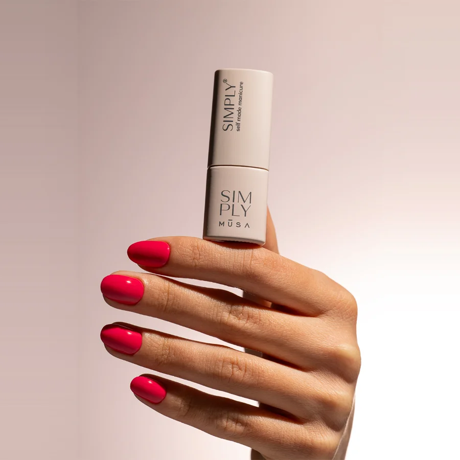 Gel semipermanente soak off fucsia Simply MUSA SP030 aplicado en uñas, Musa Nails