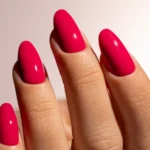 Gel semipermanente soak off magenta Simply MUSA SP029 aplicado en uñas, Musa Nails