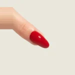 Gel semipermanente soak off rojo teja Simply MUSA SP021 aplicado en uñas, Musa Nails