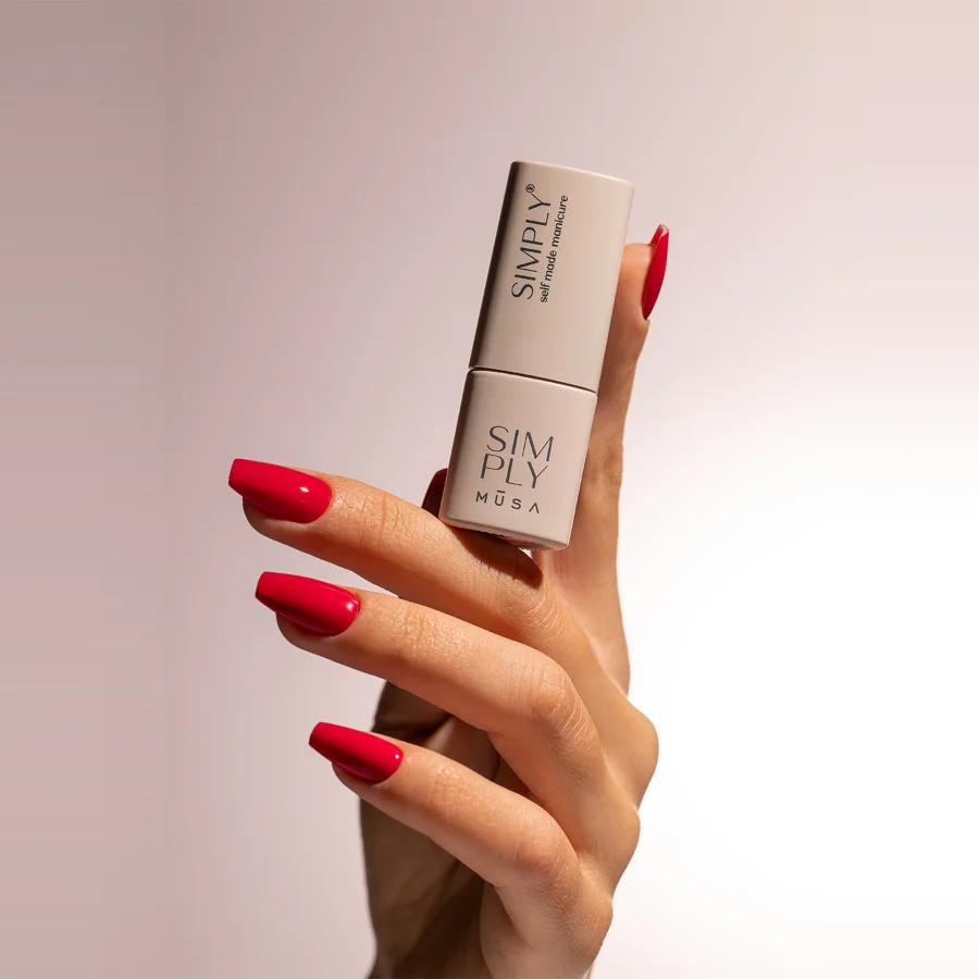 Gel semipermanente soak off rosa fresa Simply MUSA SP028 aplicado en uñas, Musa Nails