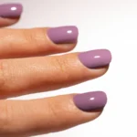 Gel semipermanente soak off rosa orquídea Simply MUSA SP035 aplicado en uñas, Musa Nails
