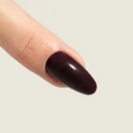 Gel semipermanente soak off sangría Simply MUSA SP019 aplicado en uñas, Musa Nails