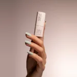 Gel semipermanente soak off verde pastel Simply MUSA SP046 aplicado en uñas, Musa Nails