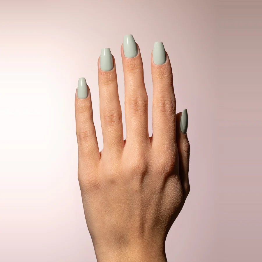 Gel semipermanente soak off verde pastel Simply MUSA SP046 aplicado en uñas, Musa Nails