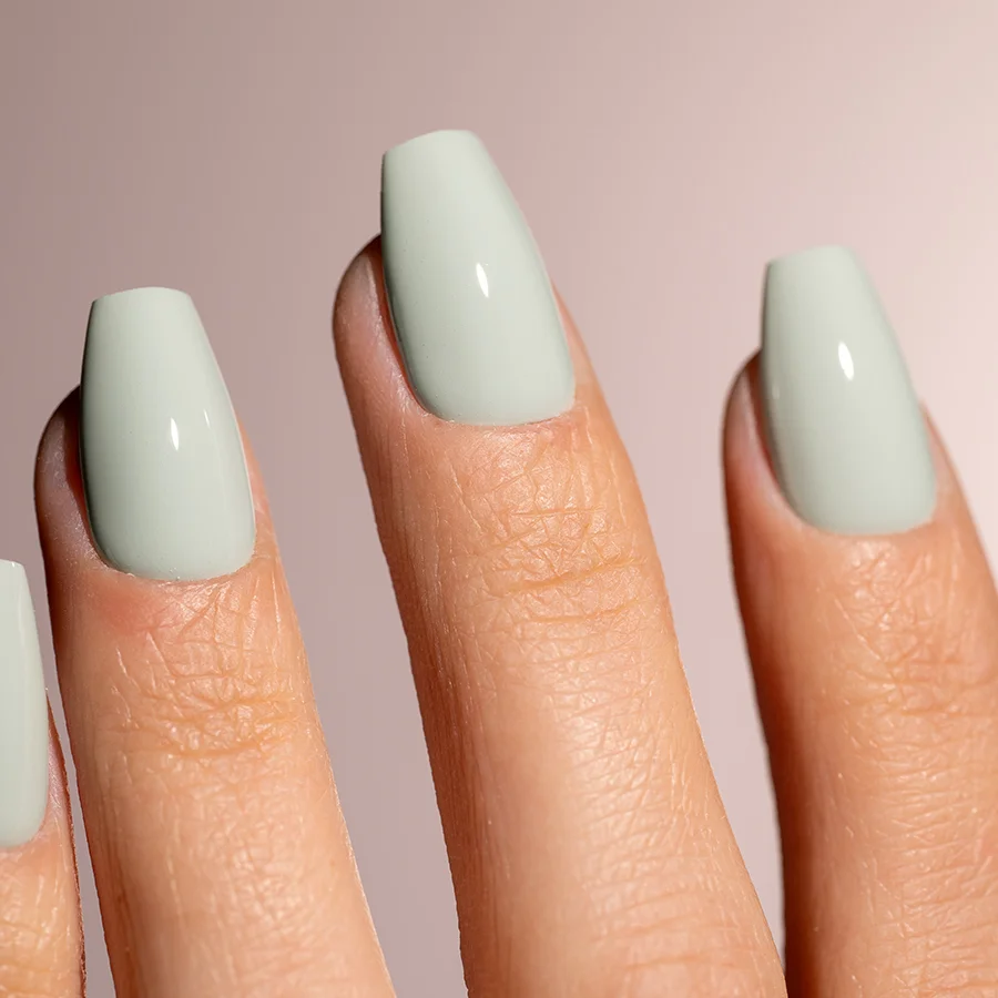 Gel semipermanente soak off verde pastel Simply MUSA SP046 aplicado en uñas, Musa Nails