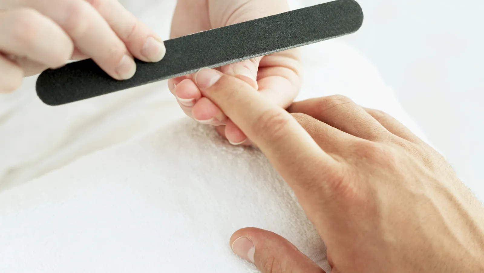 Manicura para Ellos: La Mejor Carta de Presentación