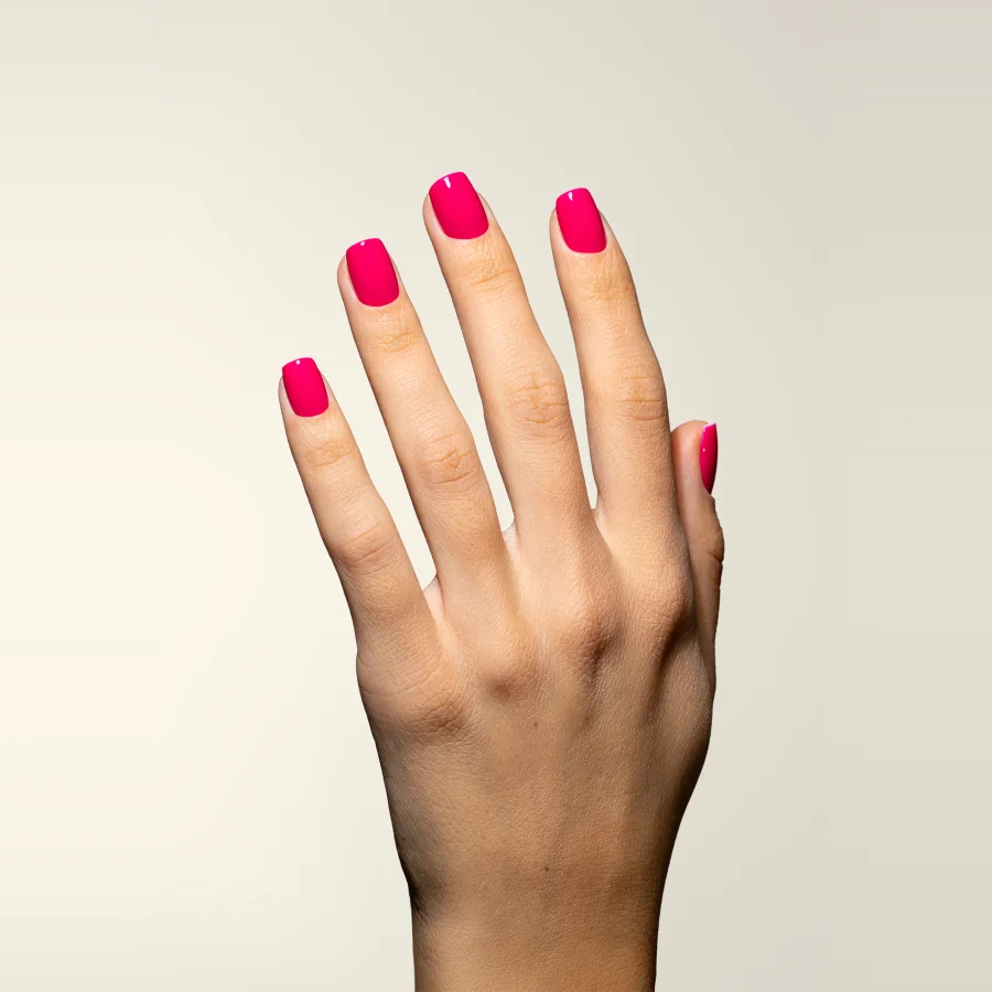 Esmalte semipermanente rosa barbie Pigmentix® Barbie 55 aplicado en uñas, Musa Nails