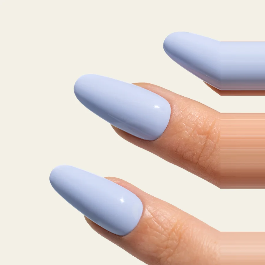 Esmalte semipermanente azul nube Pigmentix® Cloud 046 aplicado en uñas, Musa Nails