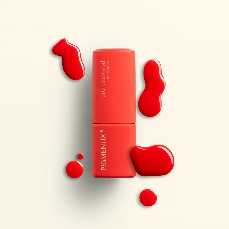 Esmalte semipermanente rojo clásico Pigmentix® Iconic Red 012 aplicado en uñas, Musa Nails