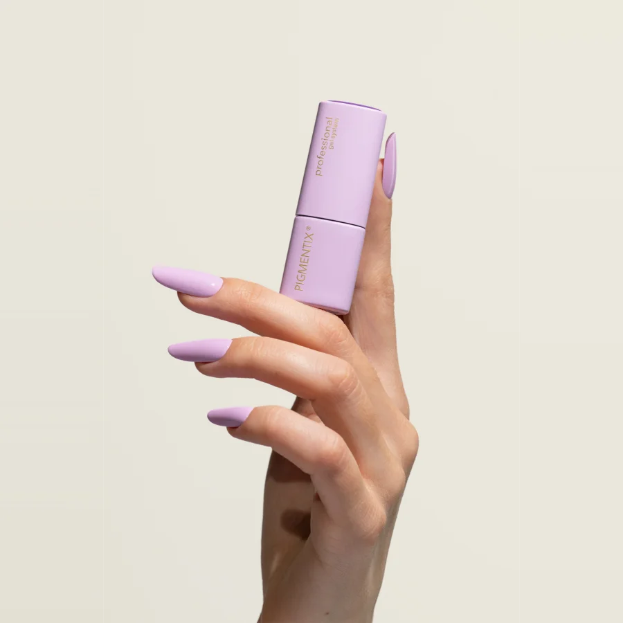 Esmalte semipermanente lavanda Pigmentix® Lavender 042 aplicado en uñas, Musa Nails