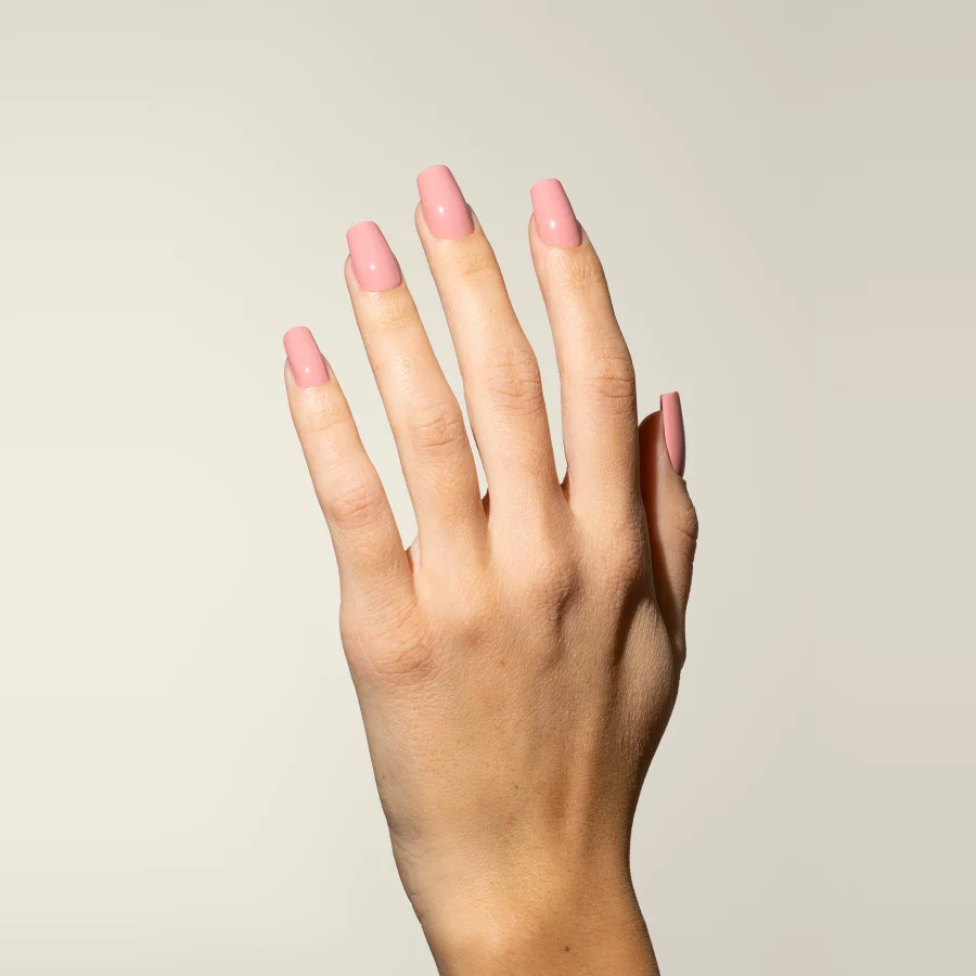Esmalte semipermanente rosa bailarina Pigmentix® Pink Ballerina 015 aplicado en uñas, Musa Nails