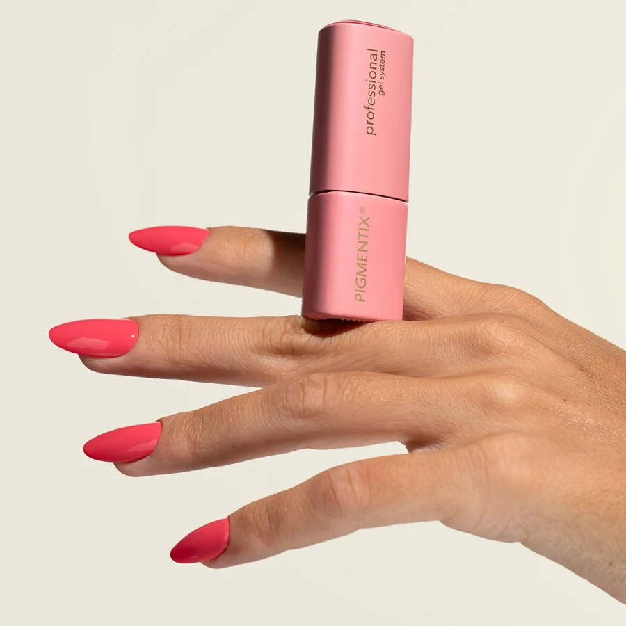 Esmalte semipermanente rosa flamenco Pigmentix® Soft Flamingo 014 aplicado en uñas, Musa Nails