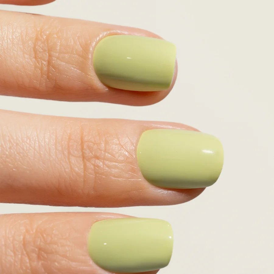 Esmalte semipermanente verde wasabi Pigmentix® Wasabi 048 aplicado en uñas, Musa Nails