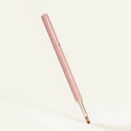 Double Brush Modern Oval Short Liner – Pincel profesional 2 en 1 con punta oval de 5 mm y liner de 7 mm.