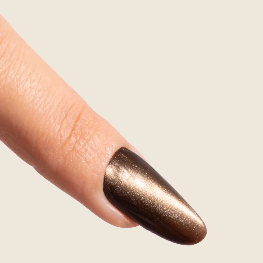 Uña con esmalte ojo de gato marrón bronce CY13 de la colección Noor – Musa Nails