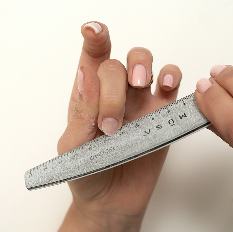 Limado de uñas con lima MŪSA NAILS