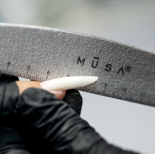 Limado de uñas con lima MŪSA NAILS